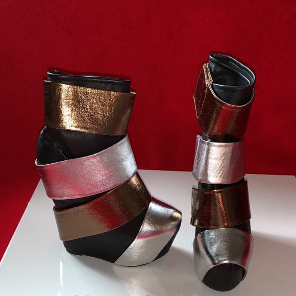 Jeffrey Campbell - Picture 1 of 1